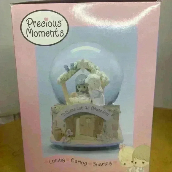 Precious Moments Musical Waterball -  O Little Town of Bethlehem'  - 2003 - NIP - Picture 4 of 7